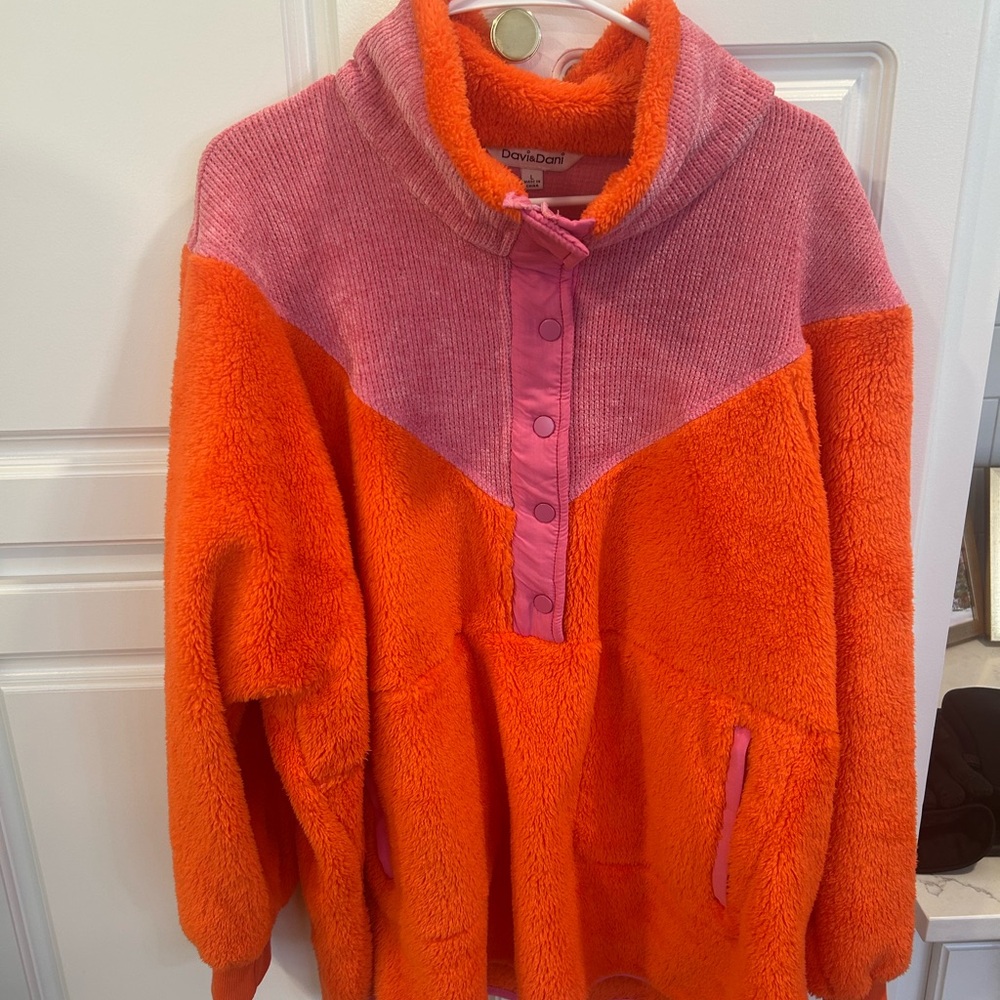 Women’s L Davi and Dani Orange and Pink color block Fleece Pullover